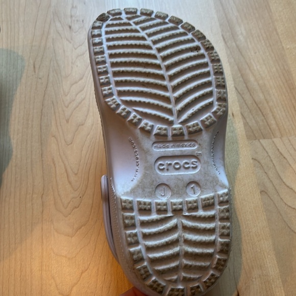 Kids Crocs Arctic Size 1 - Worn Once! - Picture 6 of 8